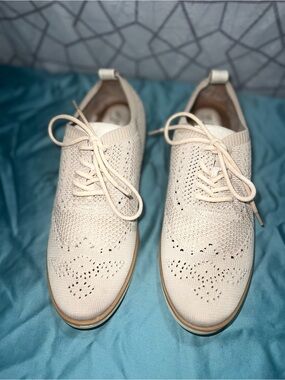 Women's EuroSoft Knit Lace-Up Sneakers in Cream. Size 8M